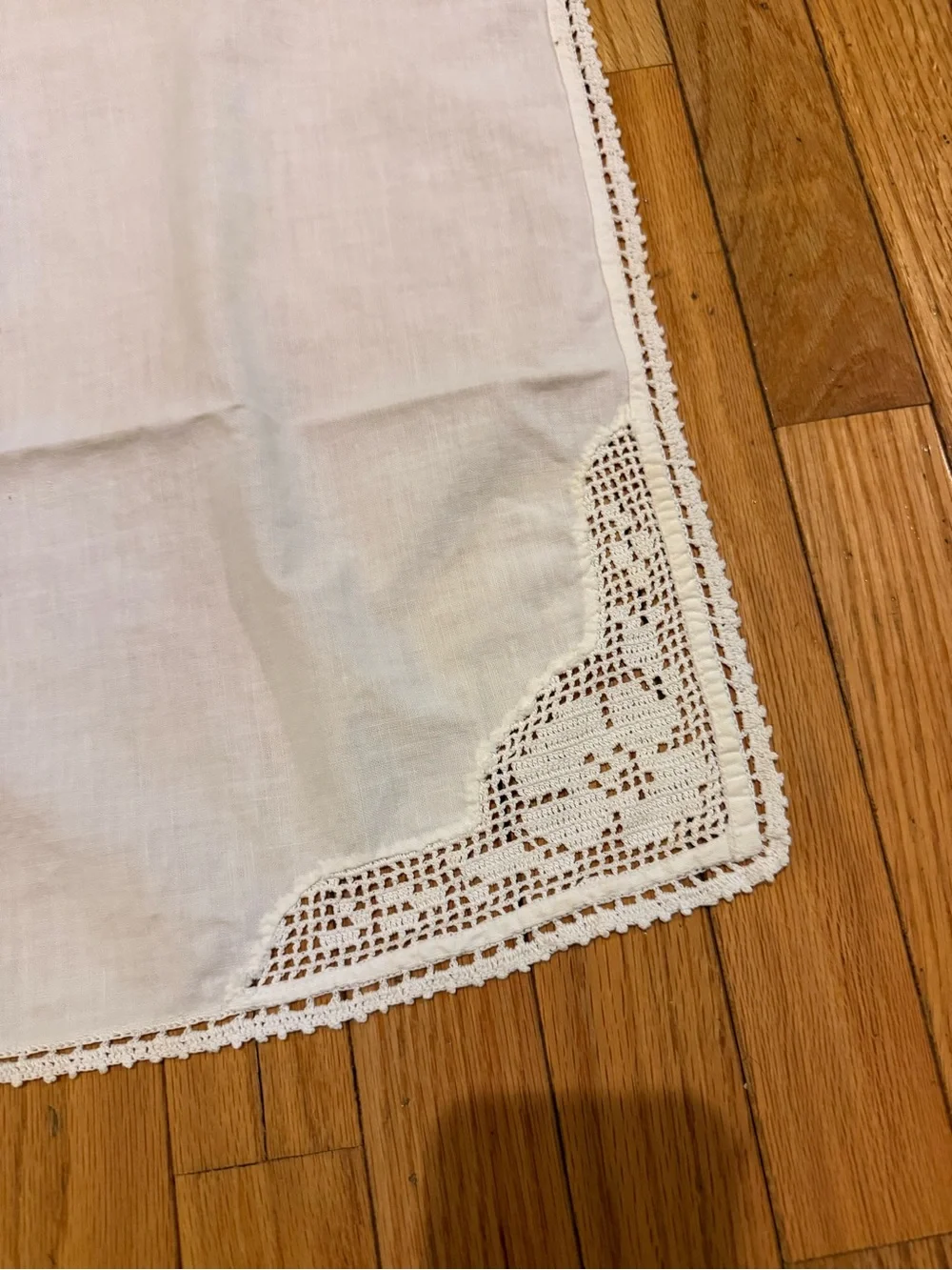 VTG White Linen Square Tablecloth Crochet Corner Trim cottage country coquette